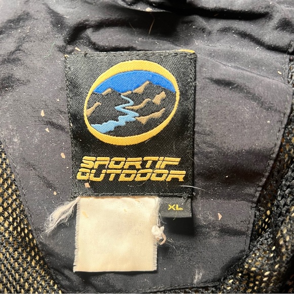 Red and Black Weather-Resistant Raincoat with Hood size Xl - Picture 2 of 3